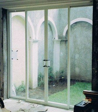 EL VENBTANAL A HUESO UNION CRISTAL-CRISTAL EXELENTE SI PREFIERE UN HABITACULO MUY PRIVADO