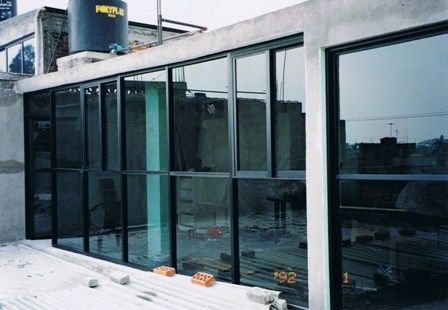 EL VENBTANAL A HUESO UNION CRISTAL-CRISTAL EXELENTE SI PREFIERE UN HABITACULO MUY PRIVADO